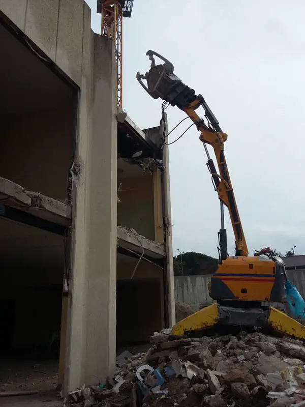 Demoliciones industriales con robot en Madrid